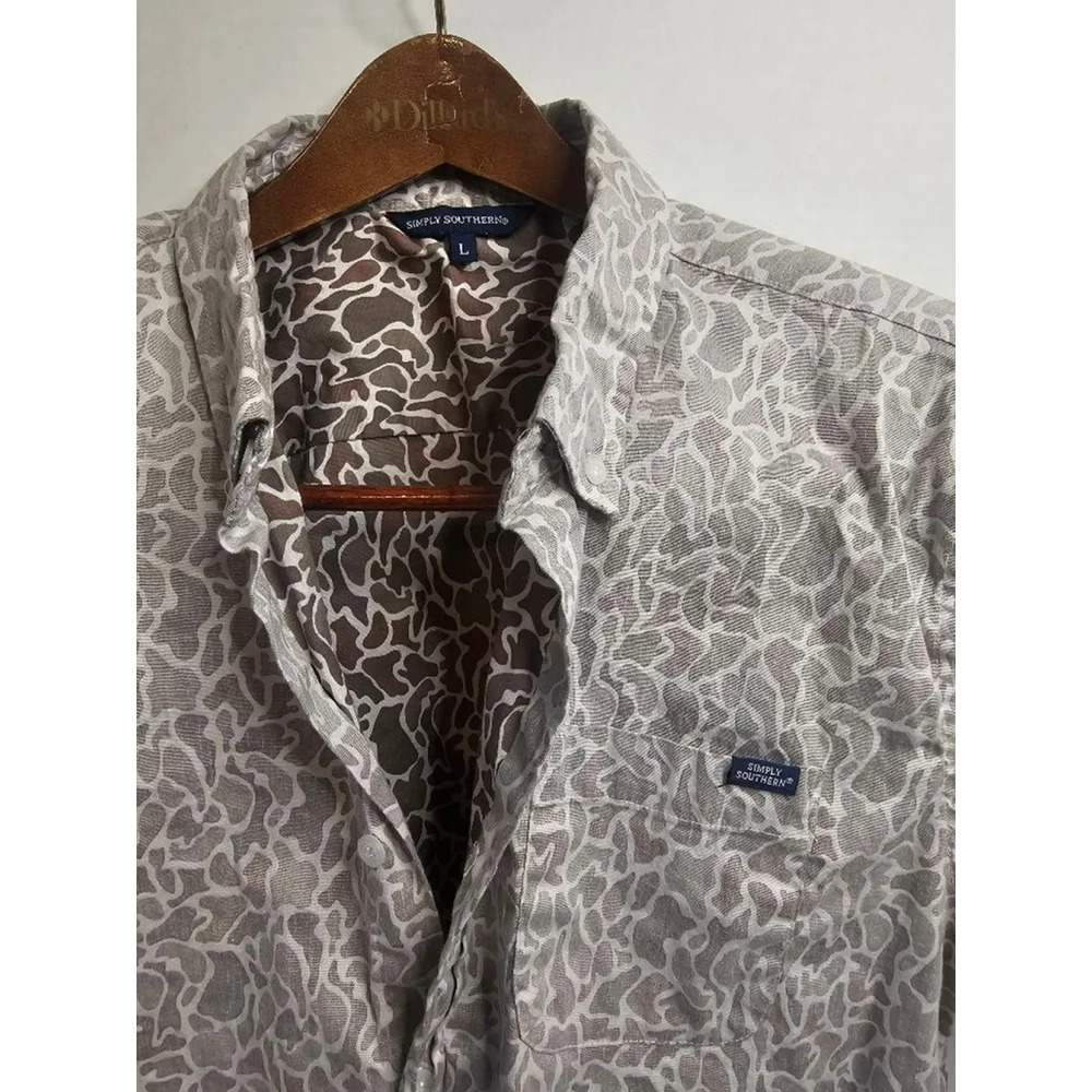Simply Southern Camo Print Shirt for Men in Brown Reverse Camo Sz L Stretch SS